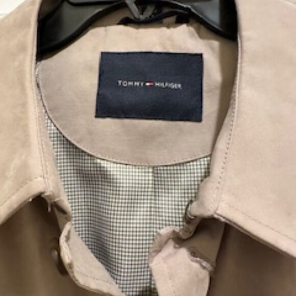 Tommy Hilfiger - Picture 2 of 3